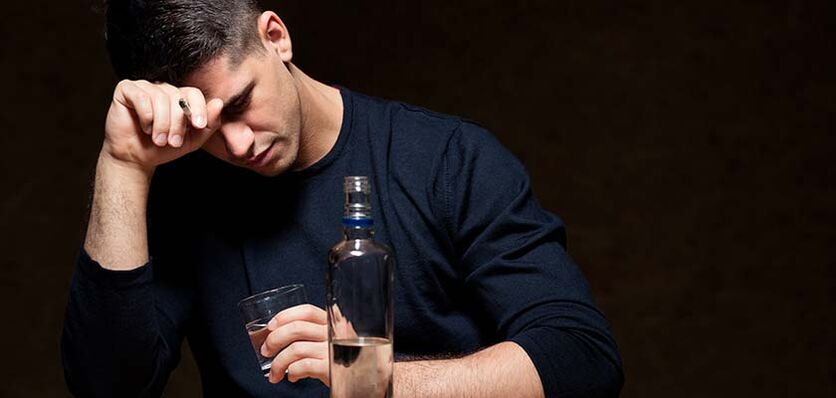 egy férfi alkoholt iszik, hogyan kell leszokni 1. fotó